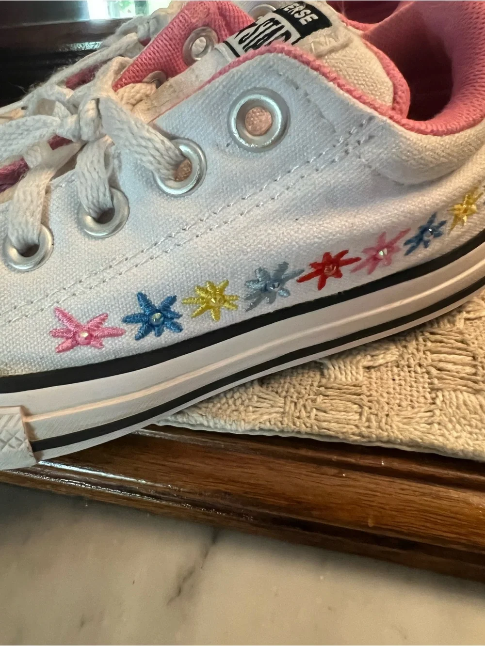CONVERSE Classic All Star Low Top Embroidered Floral Sneakers White Pink Girl 13